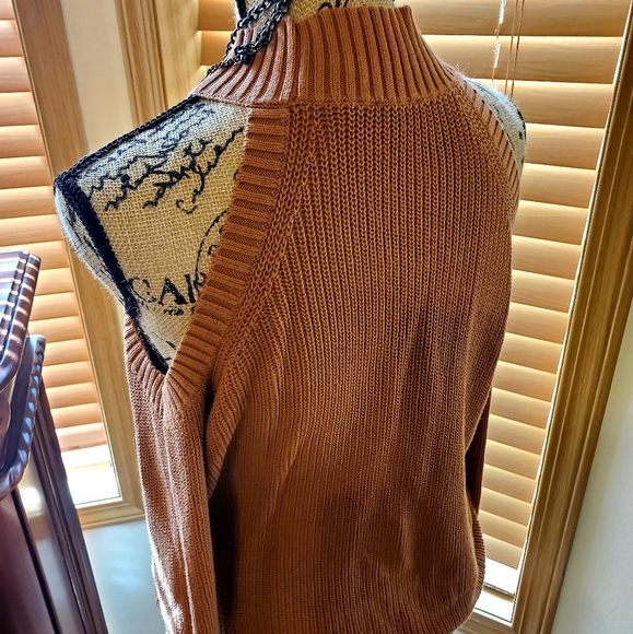 Top - Picture 4 of 4